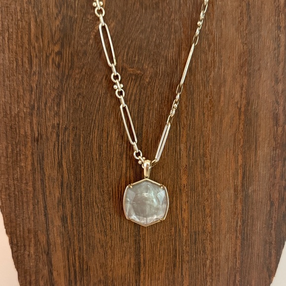 Kendra Scott Gold Pendant Necklace - Picture 1 of 3